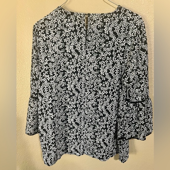 Who What Wear Floral Black & White Women's Top Size M Boho Peasant Normcore - Picture 2 of 7